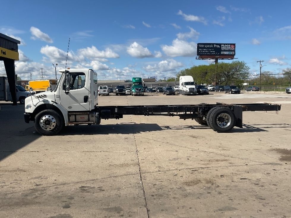 Cab and Chassis Truck-Light and Medium Duty Trucks-Freightliner-2017-M2-Allen Park-MI-106,667\n\t\tmiles-$ 42,250 - Image 4