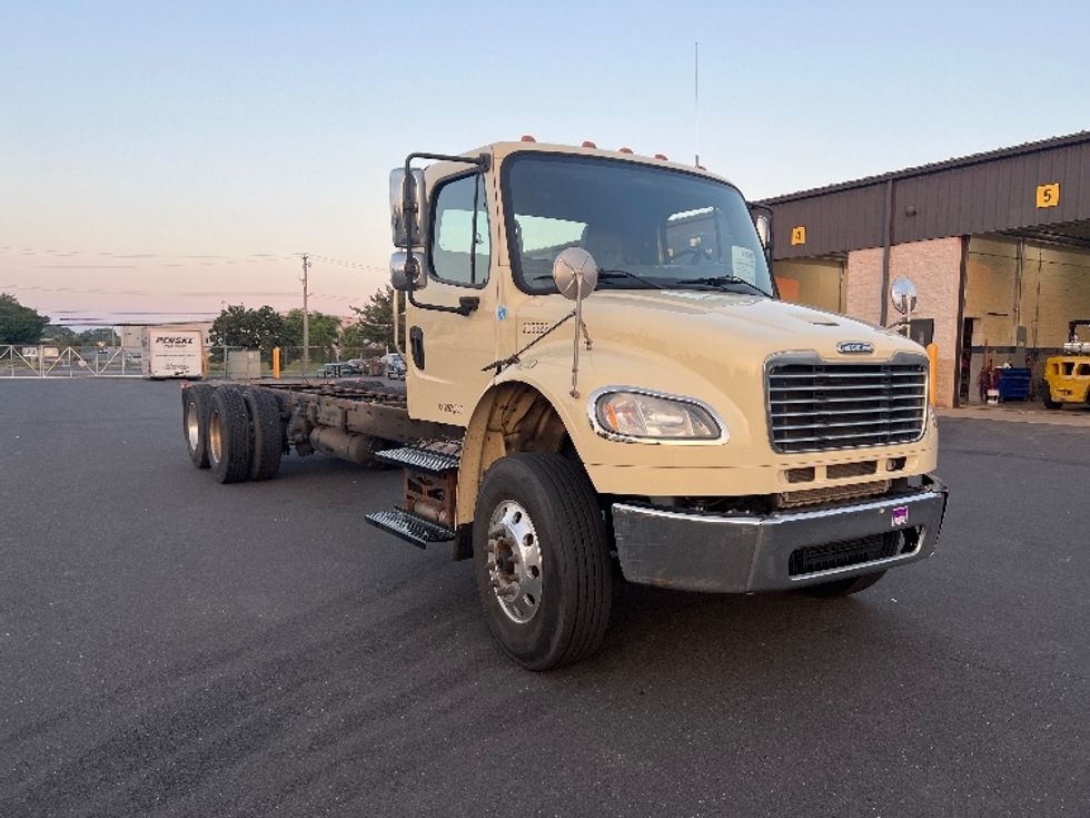 Cab and Chassis Truck-Light and Medium Duty Trucks-Freightliner-2017-M2-Bensalem-PA-340,161\n\t\tmiles-$ 29,750 - Image 1
