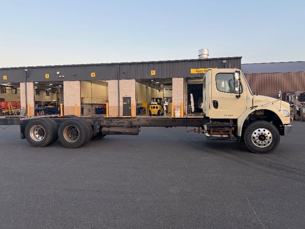 Cab and Chassis Truck-Light and Medium Duty Trucks-Freightliner-2017-M2-Bensalem-PA-340,161\n\t\tmiles-$ 29,750 - Image 15
