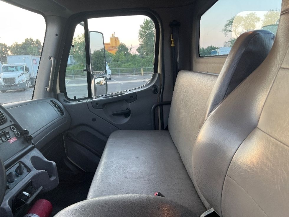 Cab and Chassis Truck-Light and Medium Duty Trucks-Freightliner-2017-M2-Bensalem-PA-340,161\n\t\tmiles-$ 29,750 - Image 19