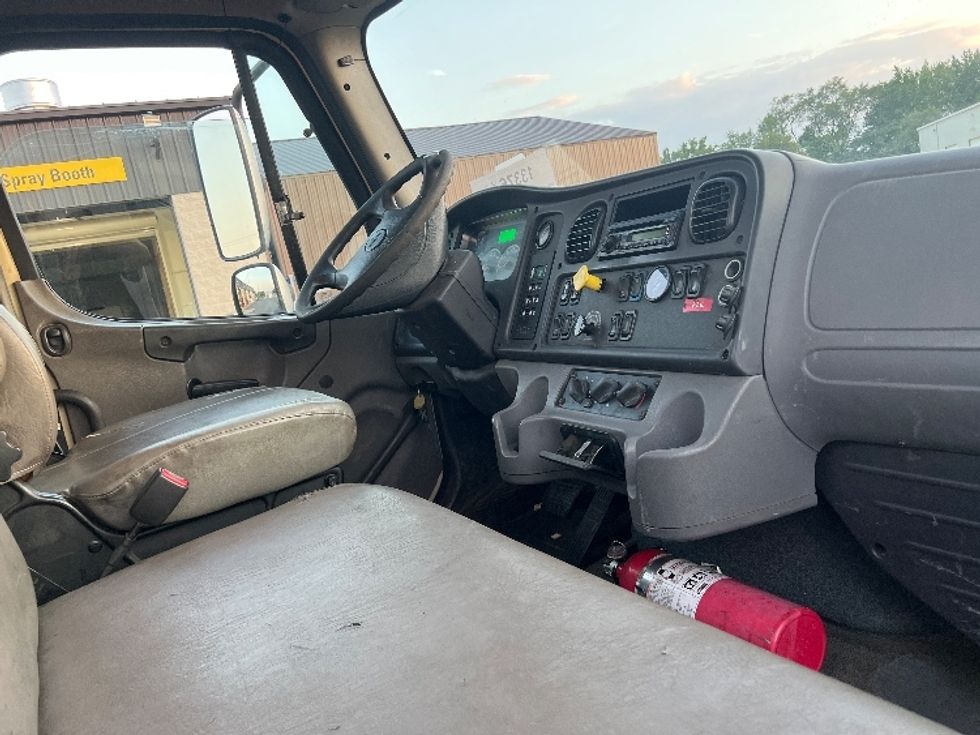 Cab and Chassis Truck-Light and Medium Duty Trucks-Freightliner-2017-M2-Bensalem-PA-340,161\n\t\tmiles-$ 29,750 - Image 22