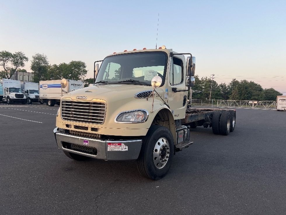 Cab and Chassis Truck-Light and Medium Duty Trucks-Freightliner-2017-M2-Bensalem-PA-340,161\n\t\tmiles-$ 29,750 - Image 3