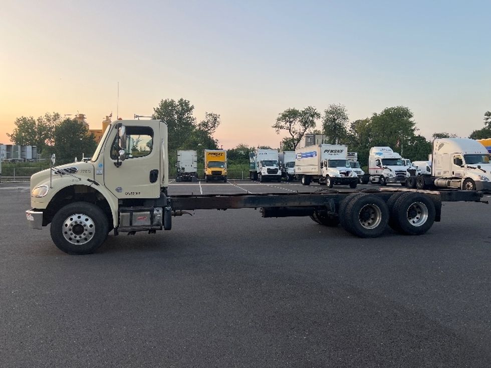 Cab and Chassis Truck-Light and Medium Duty Trucks-Freightliner-2017-M2-Bensalem-PA-340,161\n\t\tmiles-$ 29,750 - Image 4