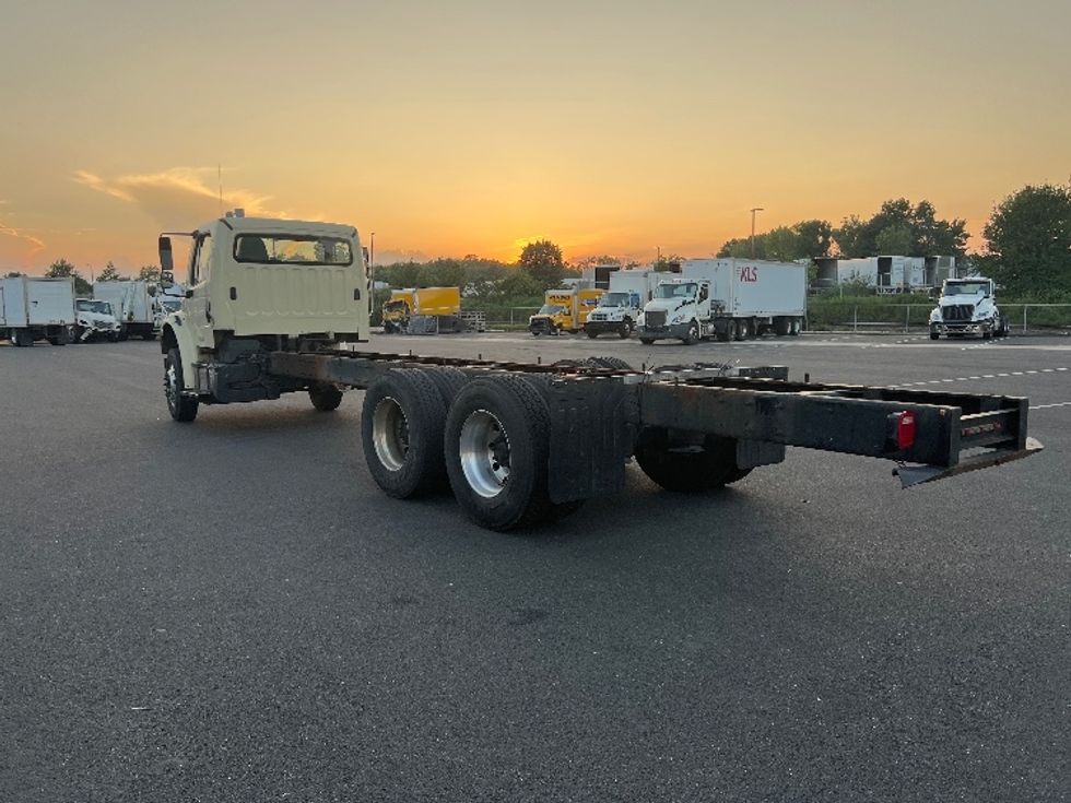 Cab and Chassis Truck-Light and Medium Duty Trucks-Freightliner-2017-M2-Bensalem-PA-340,161\n\t\tmiles-$ 29,750 - Image 6