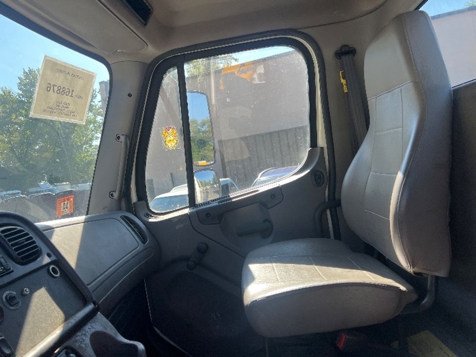 Cab and Chassis Truck-Light and Medium Duty Trucks-Freightliner-2017-M2-Dayton-NJ-215,299\n\t\tmiles-$ 34,000 - Image 14