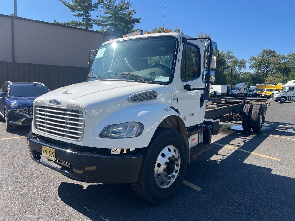 Cab and Chassis Truck-Light and Medium Duty Trucks-Freightliner-2017-M2-Dayton-NJ-215,299\n\t\tmiles-$ 34,000 - Image 3