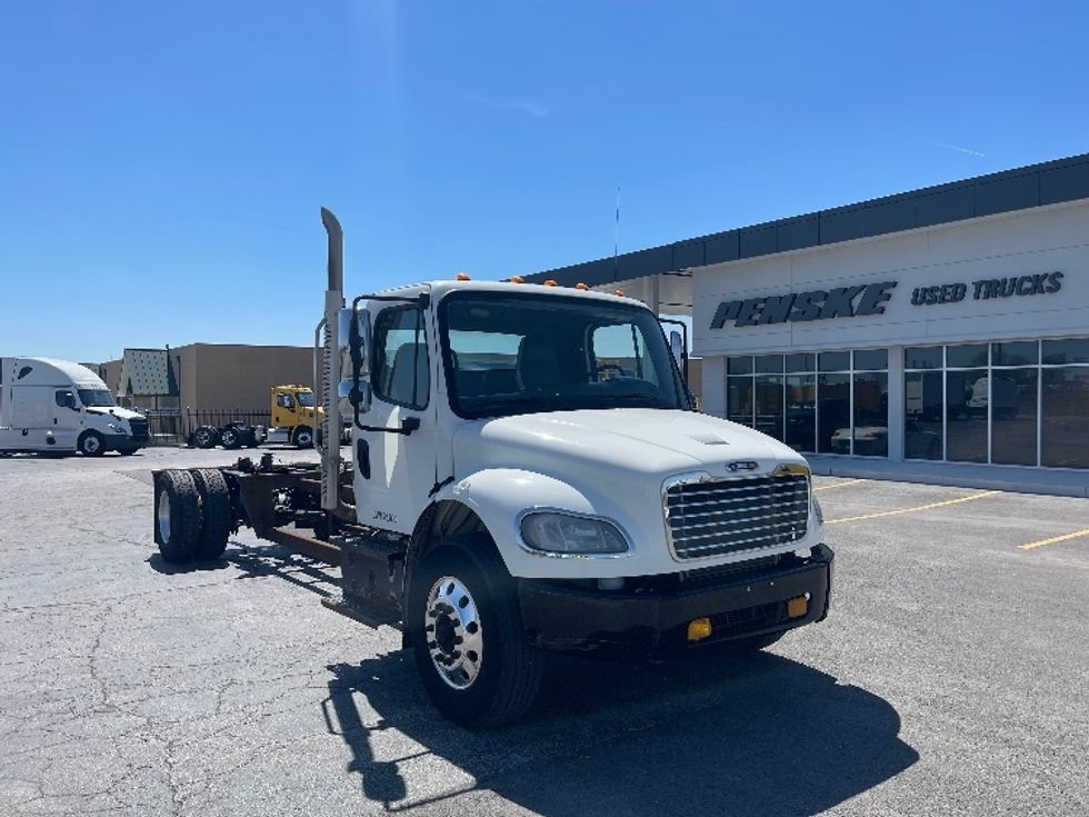 Cab and Chassis Truck-Light and Medium Duty Trucks-Freightliner-2017-M2-Kansas City-MO-180,280\n\t\tmiles-$ 33,250 - Image 1