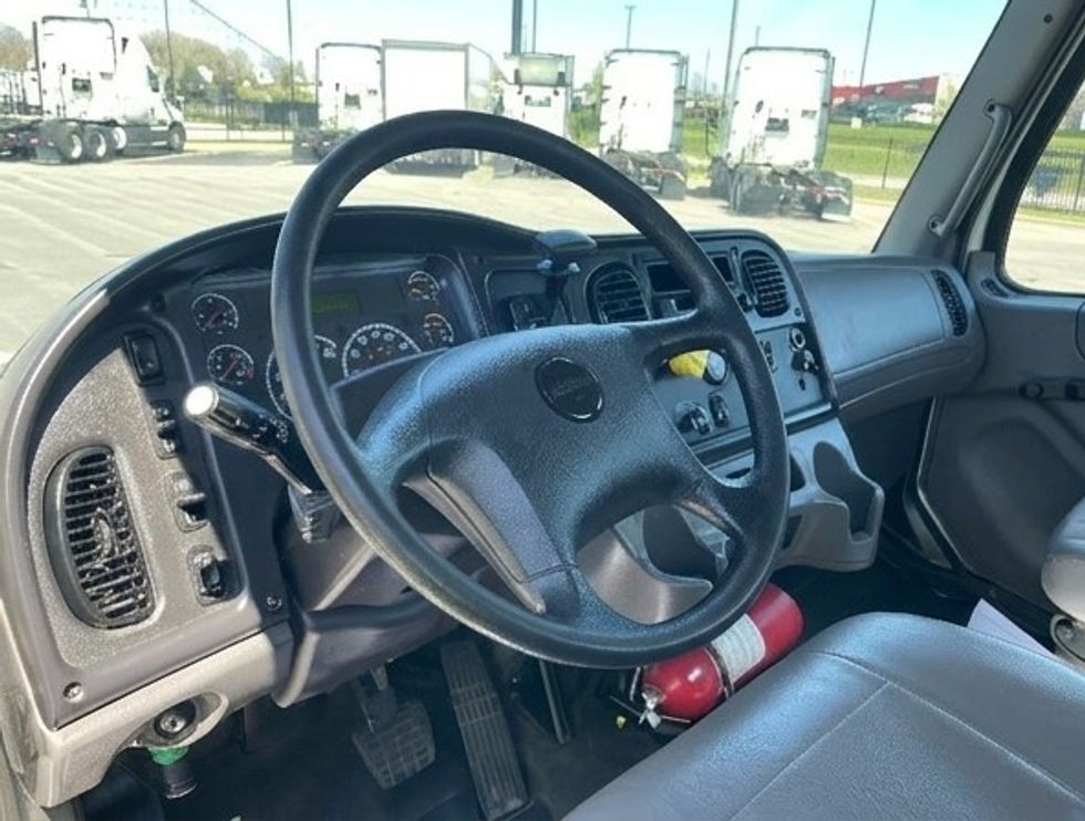 Cab and Chassis Truck-Light and Medium Duty Trucks-Freightliner-2017-M2-Kansas City-MO-180,280\n\t\tmiles-$ 33,250 - Image 12