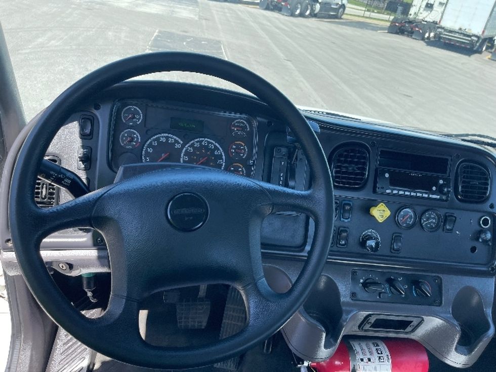 Cab and Chassis Truck-Light and Medium Duty Trucks-Freightliner-2017-M2-Kansas City-MO-180,280\n\t\tmiles-$ 33,250 - Image 13