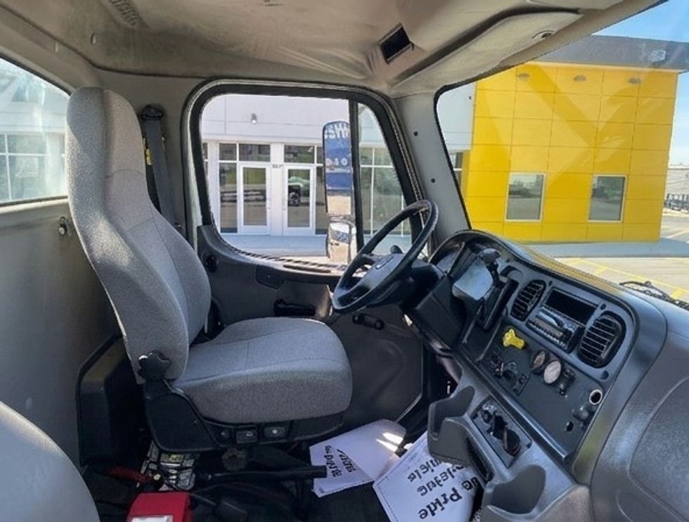 Cab and Chassis Truck-Light and Medium Duty Trucks-Freightliner-2017-M2-Kansas City-MO-180,280\n\t\tmiles-$ 33,250 - Image 15