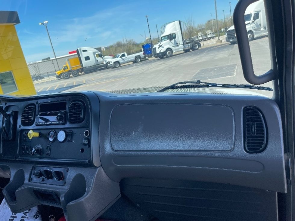 Cab and Chassis Truck-Light and Medium Duty Trucks-Freightliner-2017-M2-Kansas City-MO-180,280\n\t\tmiles-$ 33,250 - Image 18