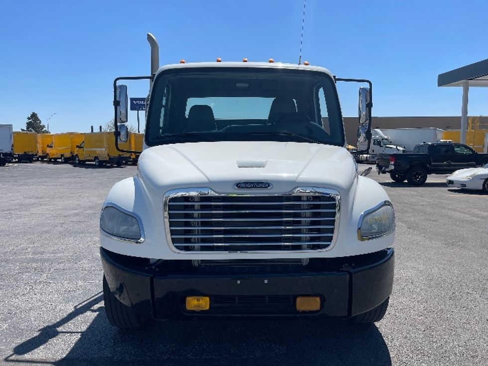 Cab and Chassis Truck-Light and Medium Duty Trucks-Freightliner-2017-M2-Kansas City-MO-180,280\n\t\tmiles-$ 33,250 - Image 2