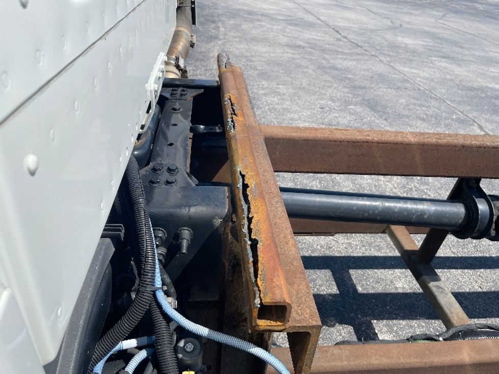 Cab and Chassis Truck-Light and Medium Duty Trucks-Freightliner-2017-M2-Kansas City-MO-180,280\n\t\tmiles-$ 33,250 - Image 20