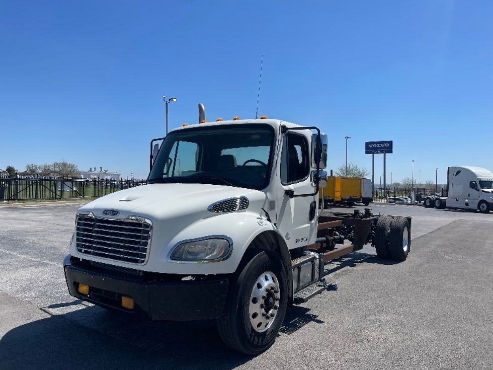 Cab and Chassis Truck-Light and Medium Duty Trucks-Freightliner-2017-M2-Kansas City-MO-180,280\n\t\tmiles-$ 33,250 - Image 3