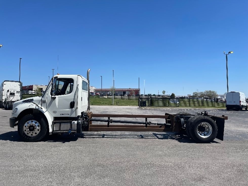 Cab and Chassis Truck-Light and Medium Duty Trucks-Freightliner-2017-M2-Kansas City-MO-180,280\n\t\tmiles-$ 33,250 - Image 4