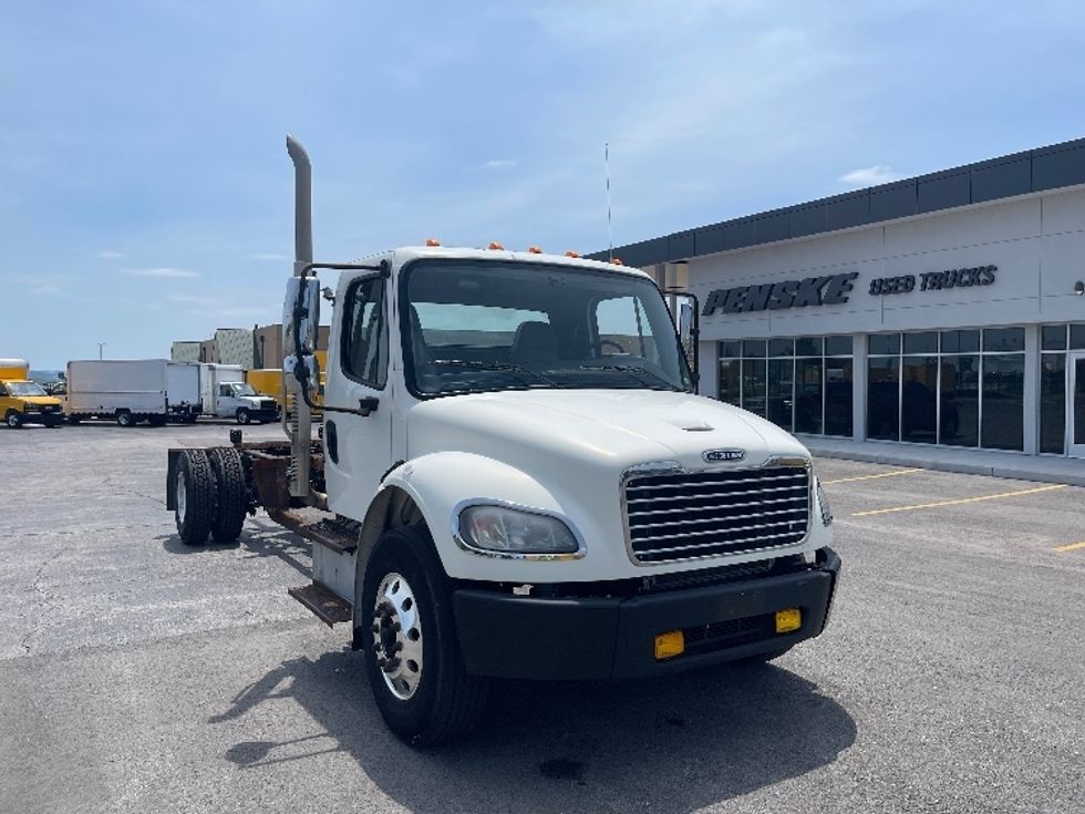 Cab and Chassis Truck-Light and Medium Duty Trucks-Freightliner-2017-M2-Kansas City-MO-183,581\n\t\tmiles-$ 36,750 - Image 1