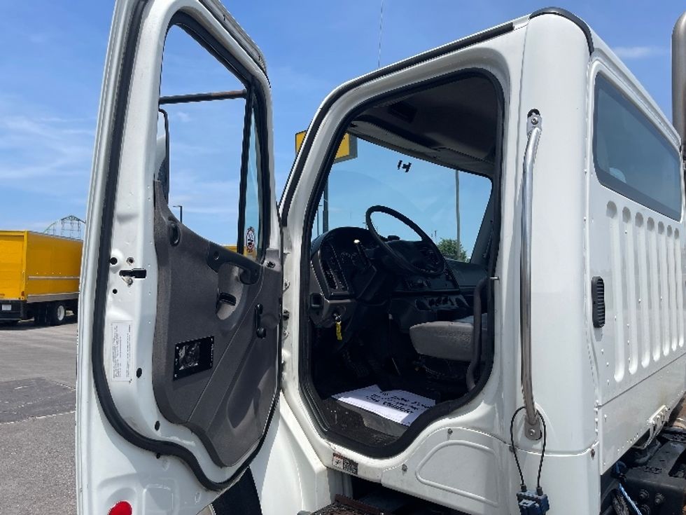 Cab and Chassis Truck-Light and Medium Duty Trucks-Freightliner-2017-M2-Kansas City-MO-183,581\n\t\tmiles-$ 36,750 - Image 11