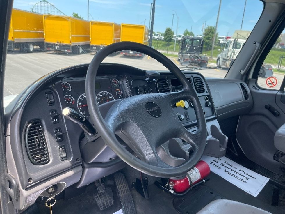 Cab and Chassis Truck-Light and Medium Duty Trucks-Freightliner-2017-M2-Kansas City-MO-183,581\n\t\tmiles-$ 36,750 - Image 12