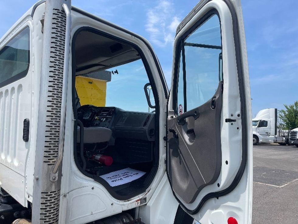 Cab and Chassis Truck-Light and Medium Duty Trucks-Freightliner-2017-M2-Kansas City-MO-183,581\n\t\tmiles-$ 36,750 - Image 15