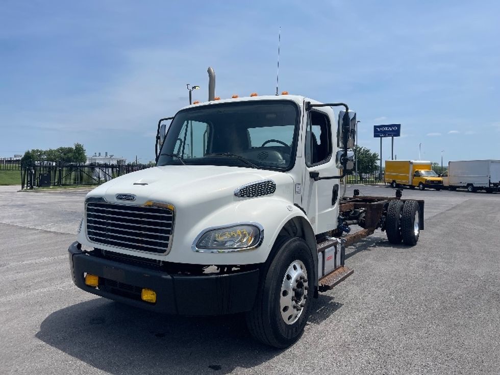 Cab and Chassis Truck-Light and Medium Duty Trucks-Freightliner-2017-M2-Kansas City-MO-183,581\n\t\tmiles-$ 36,750 - Image 3