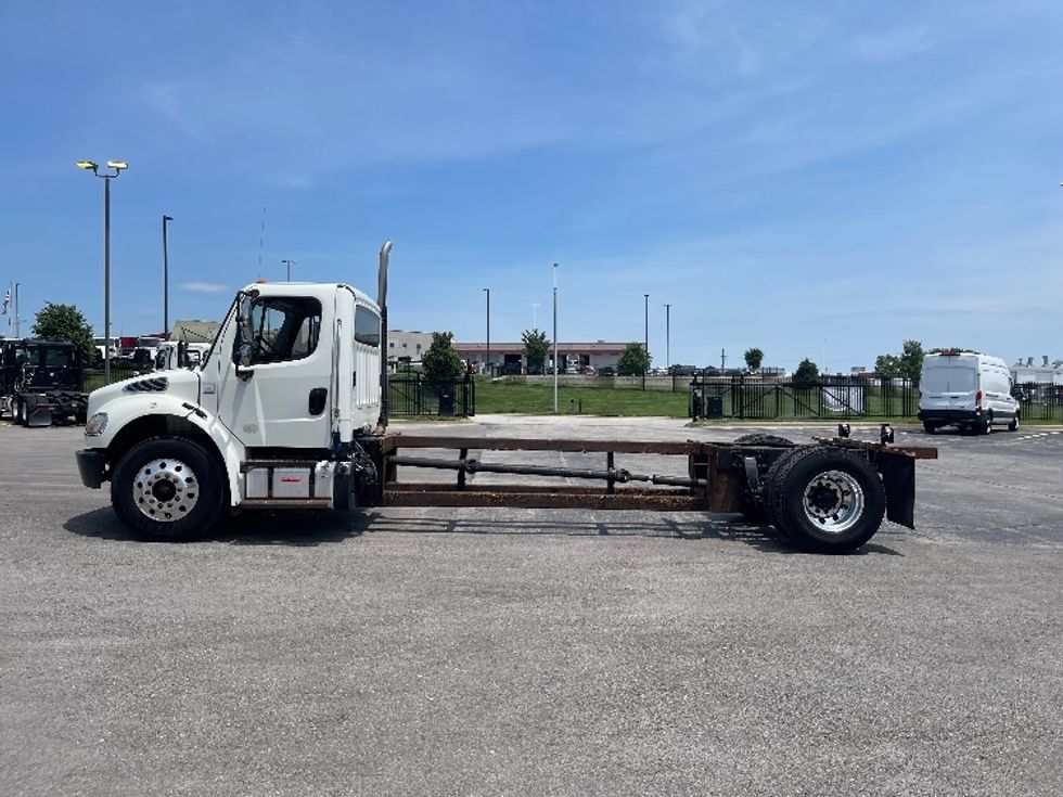 Cab and Chassis Truck-Light and Medium Duty Trucks-Freightliner-2017-M2-Kansas City-MO-183,581\n\t\tmiles-$ 36,750 - Image 4