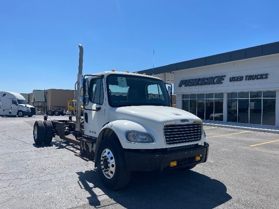 Cab and Chassis Truck-Light and Medium Duty Trucks-Freightliner-2017-M2-Kansas City-MO-187,906\n\t\tmiles-$ 32,500 - Image 1