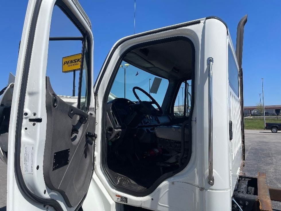 Cab and Chassis Truck-Light and Medium Duty Trucks-Freightliner-2017-M2-Kansas City-MO-187,906\n\t\tmiles-$ 32,500 - Image 11