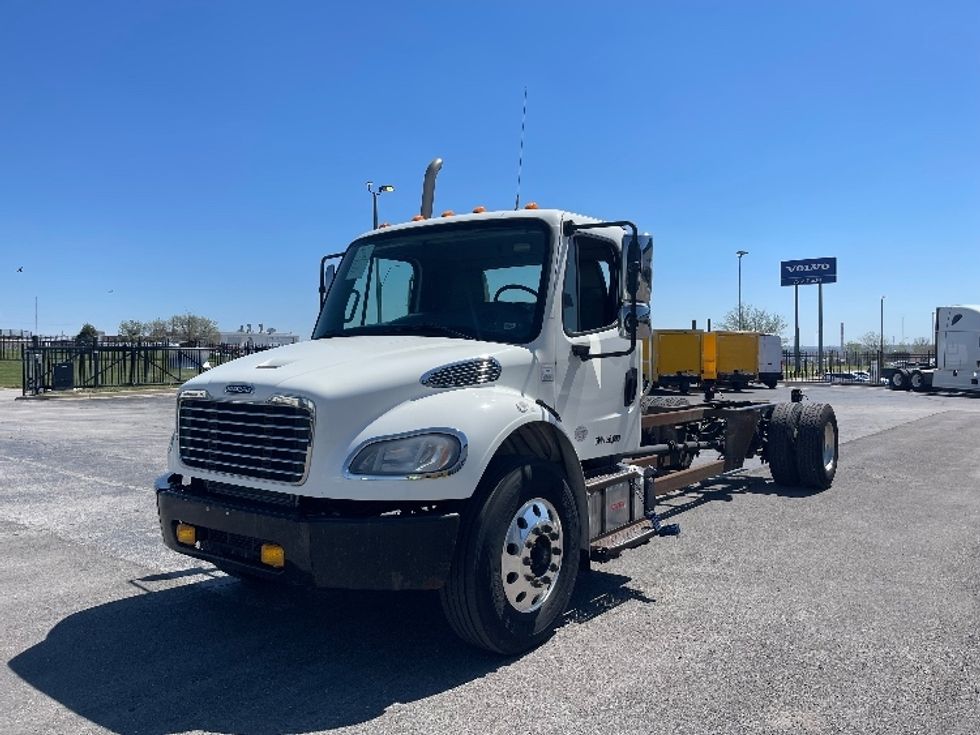 Cab and Chassis Truck-Light and Medium Duty Trucks-Freightliner-2017-M2-Kansas City-MO-187,906\n\t\tmiles-$ 32,500 - Image 3