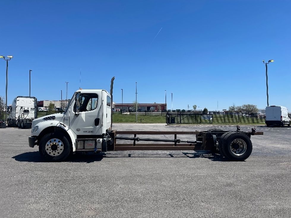 Cab and Chassis Truck-Light and Medium Duty Trucks-Freightliner-2017-M2-Kansas City-MO-187,906\n\t\tmiles-$ 32,500 - Image 4