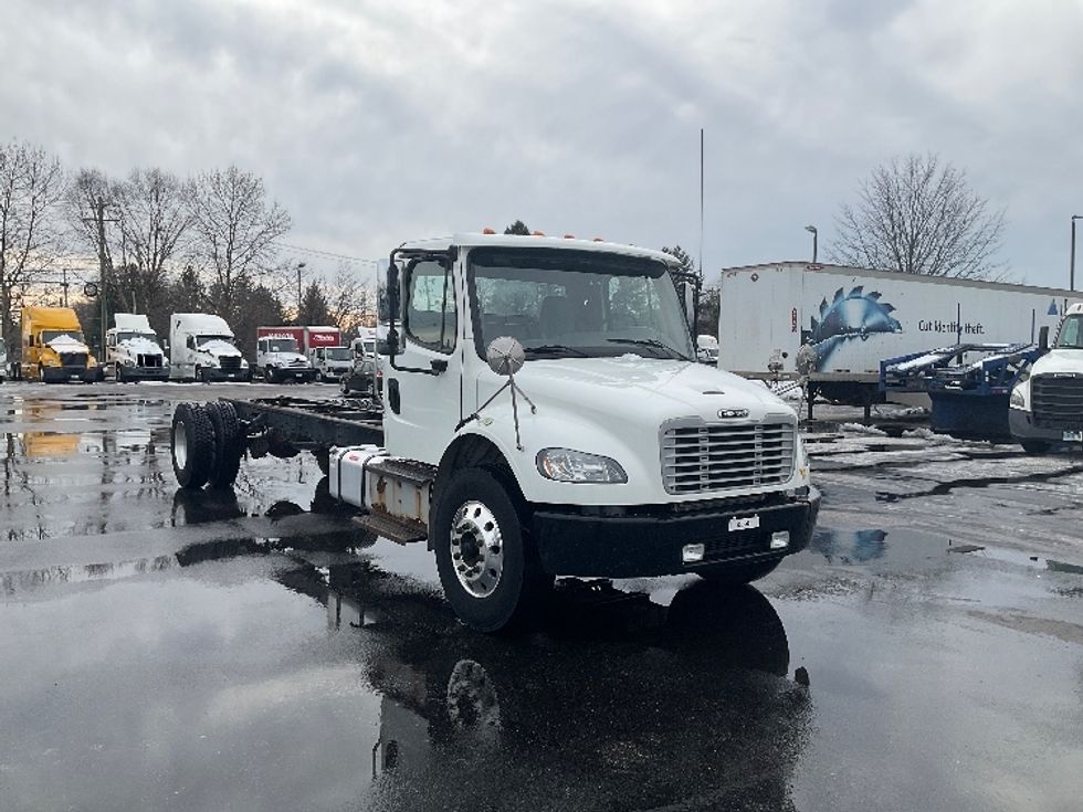 Cab and Chassis Truck-Light and Medium Duty Trucks-Freightliner-2017-M2-New Castle-DE-179,607\n\t\tmiles-$ 36,250 - Image 1