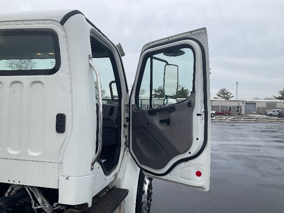 Cab and Chassis Truck-Light and Medium Duty Trucks-Freightliner-2017-M2-New Castle-DE-179,607\n\t\tmiles-$ 36,250 - Image 20