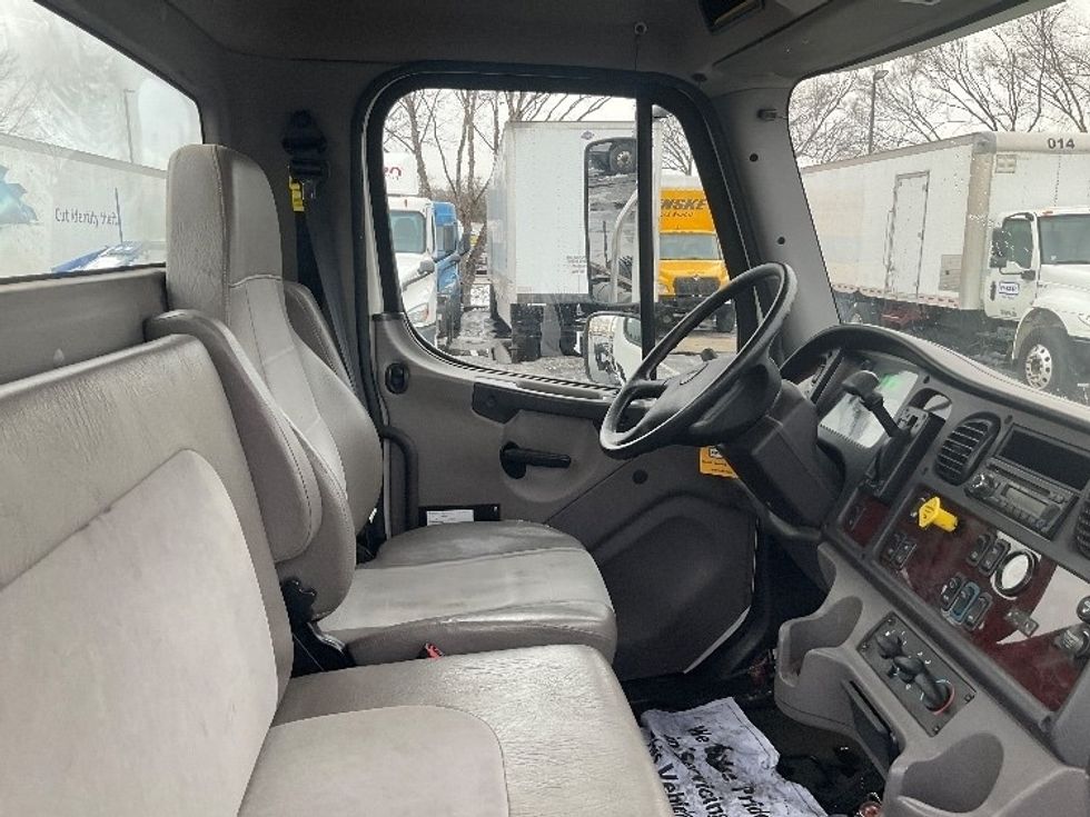 Cab and Chassis Truck-Light and Medium Duty Trucks-Freightliner-2017-M2-New Castle-DE-179,607\n\t\tmiles-$ 36,250 - Image 22