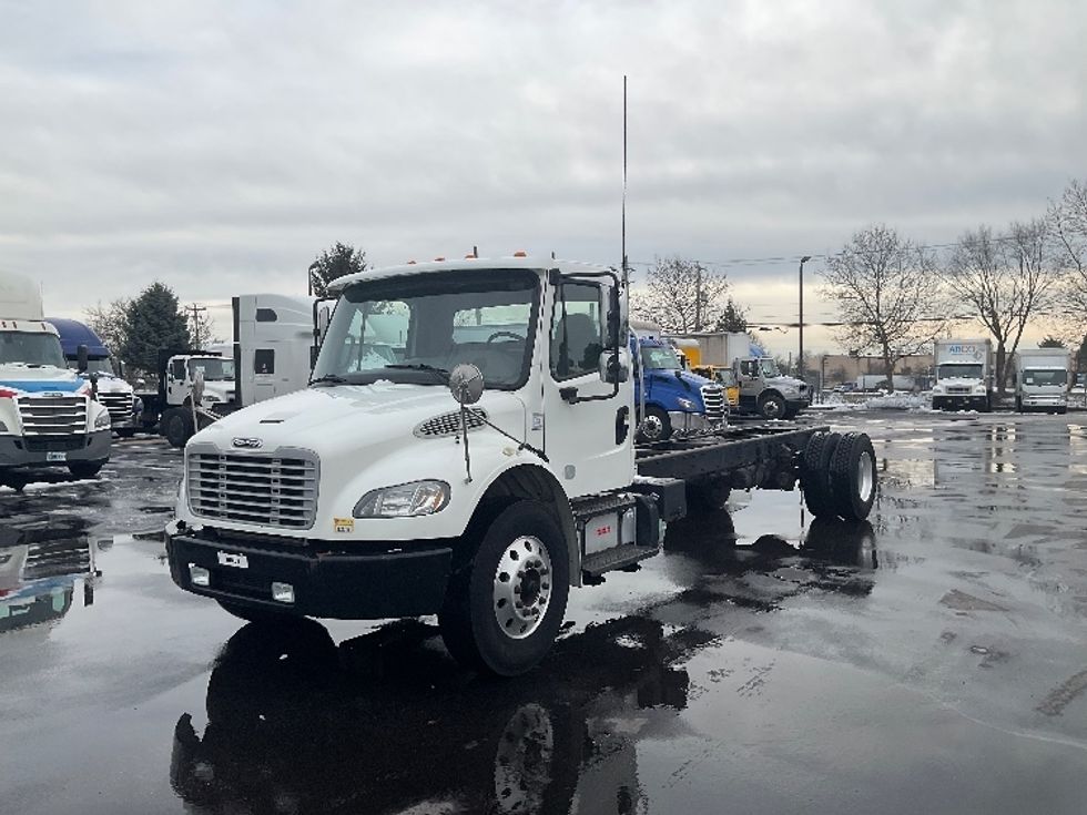 Cab and Chassis Truck-Light and Medium Duty Trucks-Freightliner-2017-M2-New Castle-DE-179,607\n\t\tmiles-$ 36,250 - Image 3