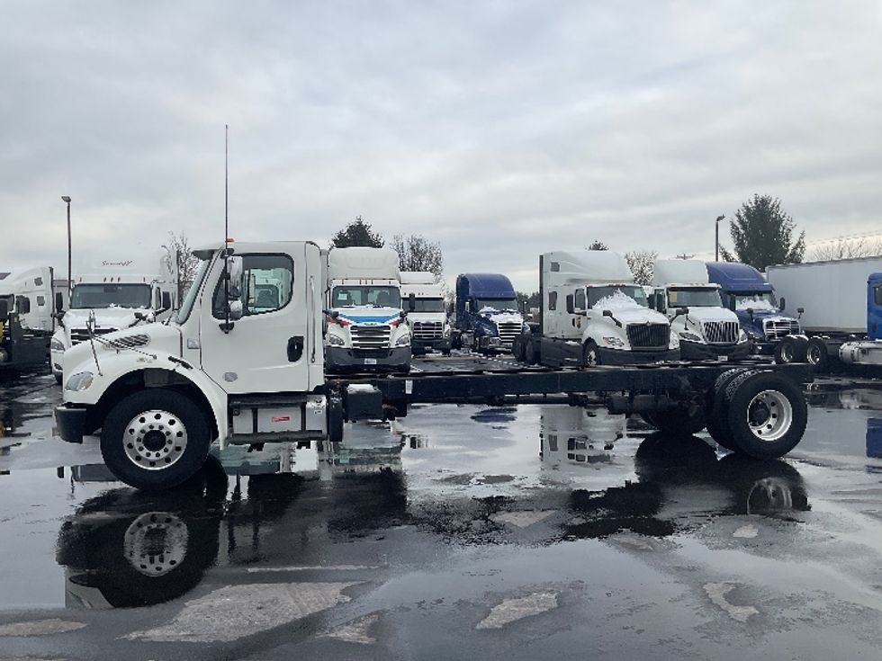 Cab and Chassis Truck-Light and Medium Duty Trucks-Freightliner-2017-M2-New Castle-DE-179,607\n\t\tmiles-$ 36,250 - Image 4