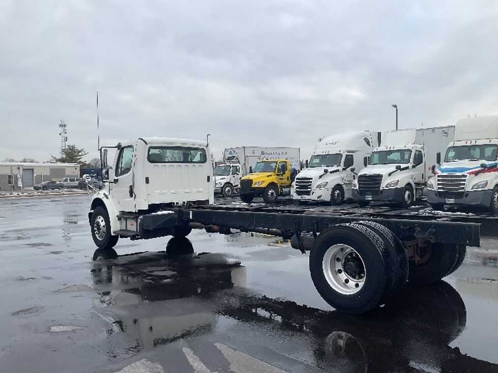 Cab and Chassis Truck-Light and Medium Duty Trucks-Freightliner-2017-M2-New Castle-DE-179,607\n\t\tmiles-$ 36,250 - Image 5