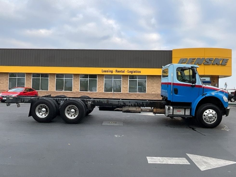 Cab and Chassis Truck-Light and Medium Duty Trucks-Freightliner-2017-M2-Sun Valley-CA-186,421\n\t\tmiles-$ 49,500 - Image 10