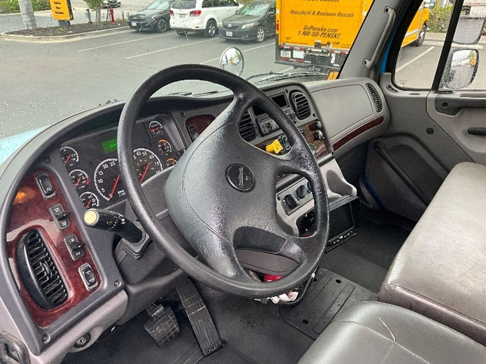 Cab and Chassis Truck-Light and Medium Duty Trucks-Freightliner-2017-M2-Sun Valley-CA-186,421\n\t\tmiles-$ 49,500 - Image 12