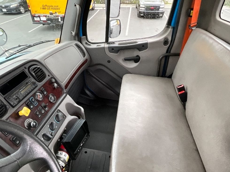 Cab and Chassis Truck-Light and Medium Duty Trucks-Freightliner-2017-M2-Sun Valley-CA-186,421\n\t\tmiles-$ 49,500 - Image 14