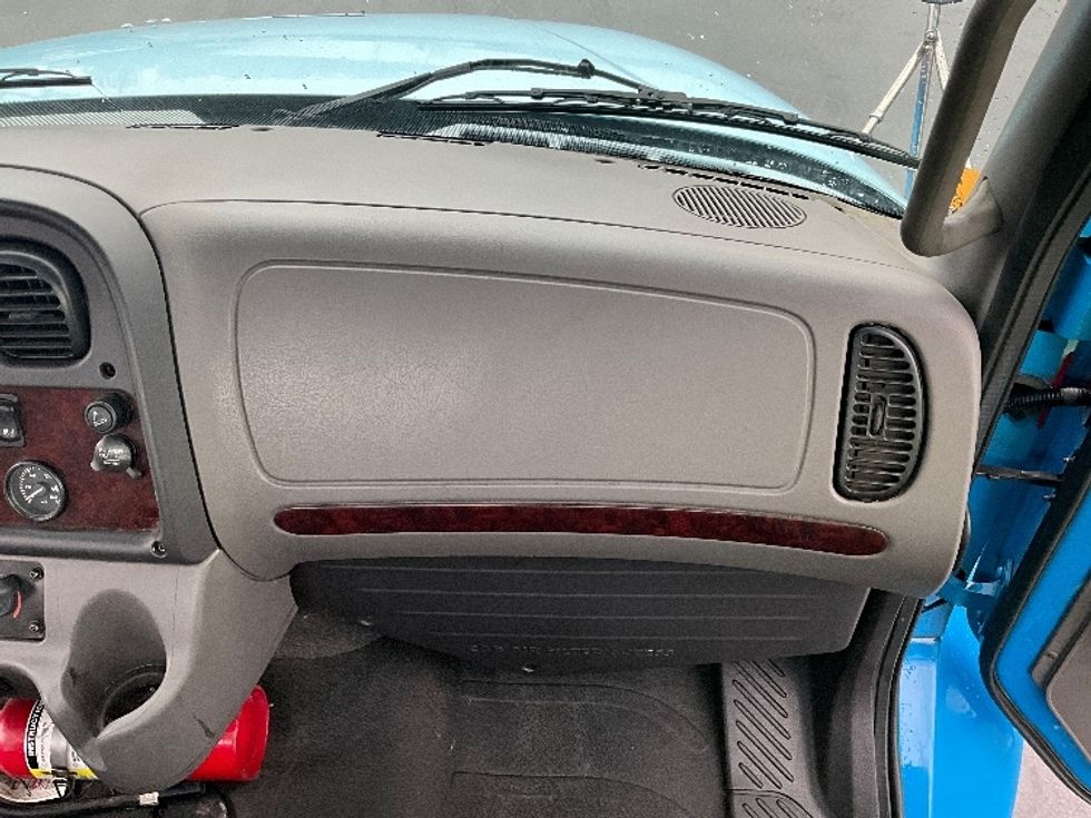 Cab and Chassis Truck-Light and Medium Duty Trucks-Freightliner-2017-M2-Sun Valley-CA-186,421\n\t\tmiles-$ 49,500 - Image 16