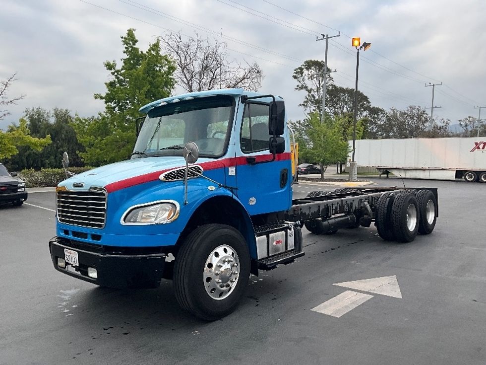 Cab and Chassis Truck-Light and Medium Duty Trucks-Freightliner-2017-M2-Sun Valley-CA-186,421\n\t\tmiles-$ 49,500 - Image 3