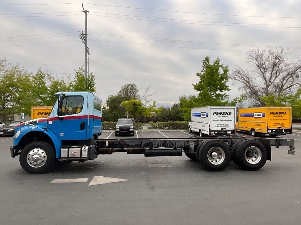 Cab and Chassis Truck-Light and Medium Duty Trucks-Freightliner-2017-M2-Sun Valley-CA-186,421\n\t\tmiles-$ 49,500 - Image 4