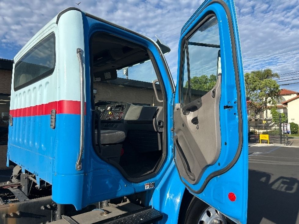 Cab and Chassis Truck-Light and Medium Duty Trucks-Freightliner-2017-M2-Ventura-CA-305,484\n\t\tmiles-$ 39,750 - Image 14