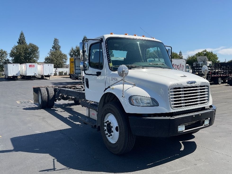 Cab and Chassis Truck-Light and Medium Duty Trucks-Freightliner-2017-M2-West Sacramento-CA-185,339\n\t\tmiles-$ 38,250 - Image 1