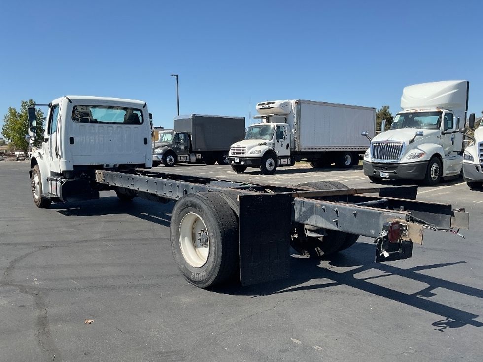 Cab and Chassis Truck-Light and Medium Duty Trucks-Freightliner-2017-M2-West Sacramento-CA-185,339\n\t\tmiles-$ 38,250 - Image 12