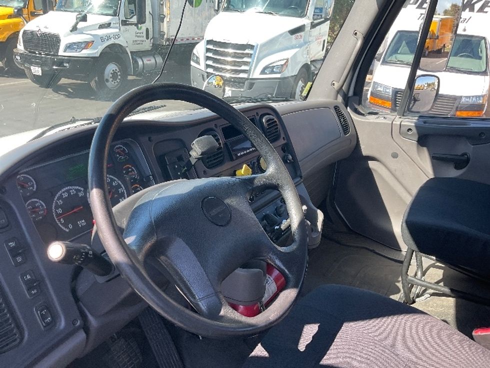 Cab and Chassis Truck-Light and Medium Duty Trucks-Freightliner-2017-M2-West Sacramento-CA-185,339\n\t\tmiles-$ 38,250 - Image 17