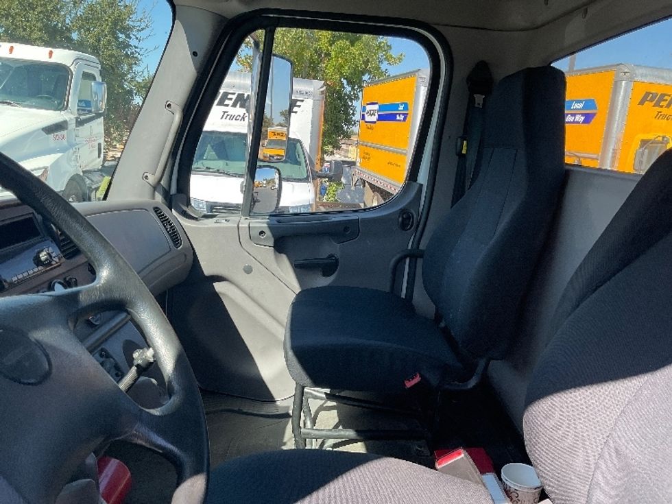 Cab and Chassis Truck-Light and Medium Duty Trucks-Freightliner-2017-M2-West Sacramento-CA-185,339\n\t\tmiles-$ 38,250 - Image 18
