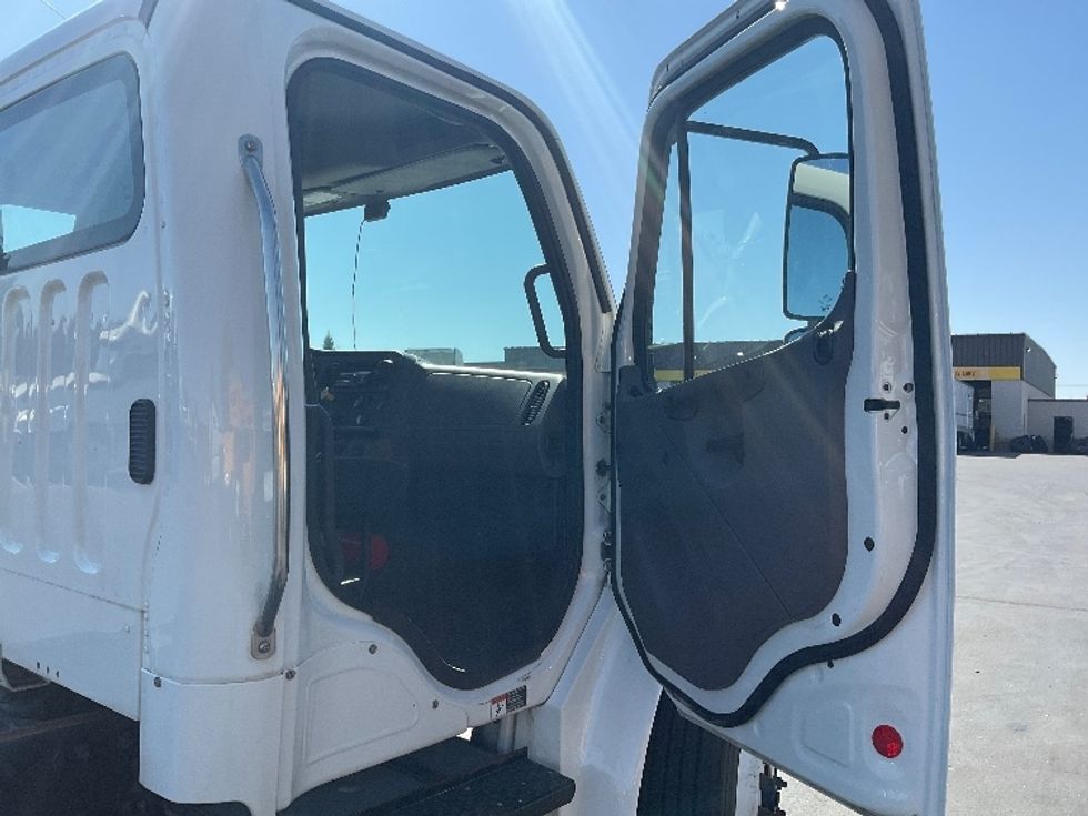 Cab and Chassis Truck-Light and Medium Duty Trucks-Freightliner-2017-M2-West Sacramento-CA-185,339\n\t\tmiles-$ 38,250 - Image 19