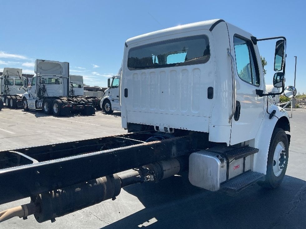 Cab and Chassis Truck-Light and Medium Duty Trucks-Freightliner-2017-M2-West Sacramento-CA-185,339\n\t\tmiles-$ 38,250 - Image 24