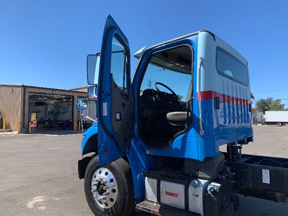 Cab and Chassis Truck-Light and Medium Duty Trucks-Freightliner-2017-M2-West Sacramento-CA-189,540\n\t\tmiles-$ 48,500 - Image 11