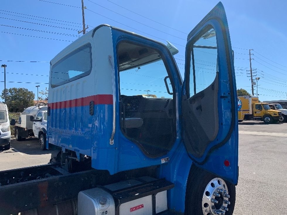 Cab and Chassis Truck-Light and Medium Duty Trucks-Freightliner-2017-M2-West Sacramento-CA-189,540\n\t\tmiles-$ 48,500 - Image 15